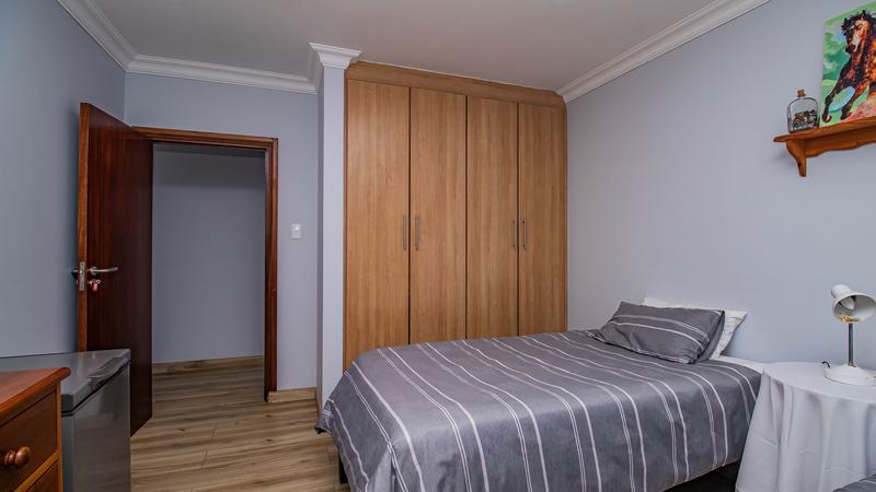 9 Bedroom Property for Sale in Outeniqua Strand Western Cape